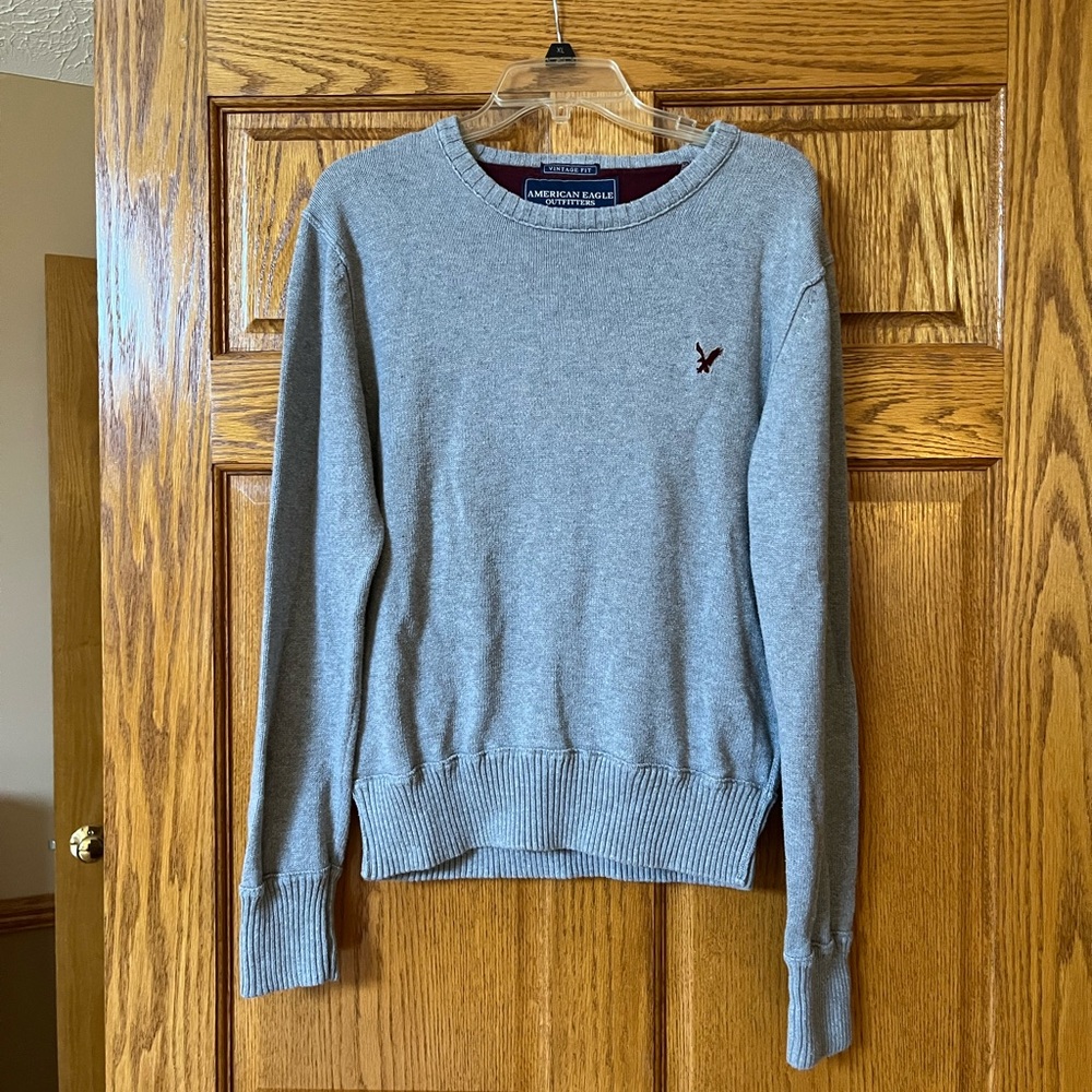 Men’s American Eagle Vintage Fit sweater. Gray Excellent used condition. Medium